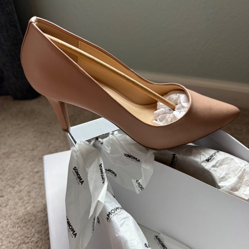 Size 8 Heels - Picture 2 of 3
